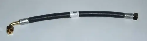Flexibles Rohr mit Metallanschlüssen, geeignet für die Installation von Daikin Heizsystemen. Das Rohr hat eine gebogene Form und eine schwarze Gummi-Ummantelung.